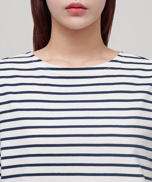MUSINSA STANDARD WOMAN（ムシンサスタンダードウーマン）の「ウィメンズストライプボートネック長袖Tシャツ[アイボリー/ネイビー]（Tシャツ/カットソー・レディース・その他・X-SMALL/SMALL/MEDIUM/LARGE）」の4枚目の写真