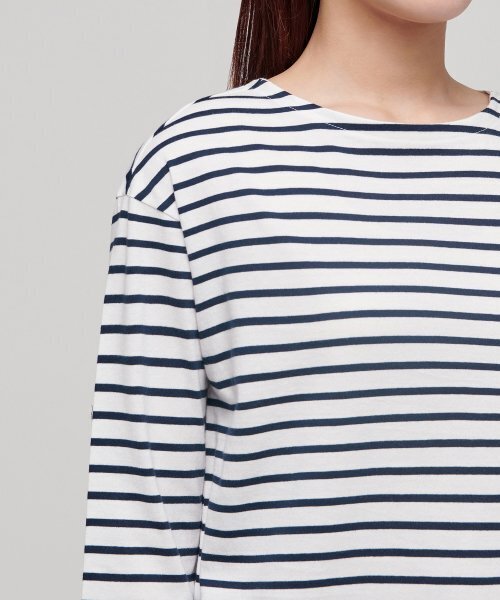 MUSINSA STANDARD WOMAN（ムシンサスタンダードウーマン）の「ウィメンズストライプボートネック長袖Tシャツ[アイボリー/ネイビー]（Tシャツ/カットソー・レディース・その他・X-SMALL/SMALL/MEDIUM/LARGE）」の6枚目の写真