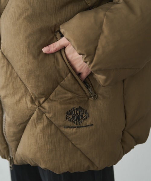 リサイクルダウンジップアップフードジャケット（ダウンジャケット