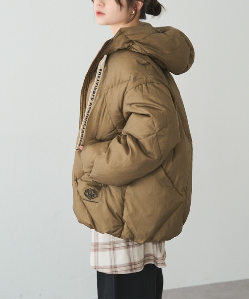 リサイクルダウンジップアップフードジャケット（ダウンジャケット