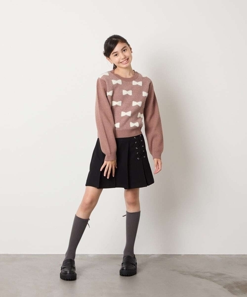 a.v.v（アーヴェヴェ）の「[120-160]【肌触りの良いもっちり素材/フェザーヤーンリボン/クロップド丈】リボンジャガードニット（ニット/セーター・キッズ・ダークインディゴブルー/ブラウン/ライトグレー・120/150/140/160/130）」の11枚目の写真