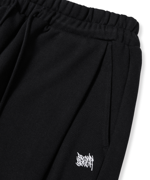 BROWNBREATH（ブラウンブレス）の「TAG TWO TUCK WIDE SWEAT PANTS - BLACK（スウェットパンツ・レディース・その他・SMALL/MEDIUM/LARGE/X-LARGE/2XL）」の4枚目の写真
