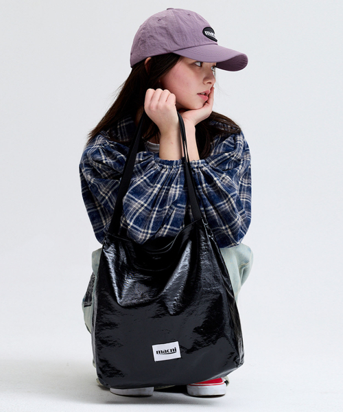 MACNI（マクニ）の「GLOSSY SHOULDER BAG BLACK（ショルダーバッグ・レディース・その他・FREE）」の3枚目の写真