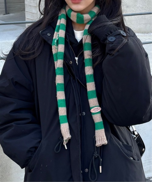 Vini（ヴィニ）の「バイカラー ストライプ ニットタイマフラー（マフラー・レディース・チャコールグレー/グリーン/レッド/ブラック・FREE）」の3枚目の写真