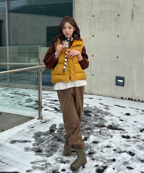 Vini（ヴィニ）の「バイカラー ストライプ ニットタイマフラー（マフラー・レディース・チャコールグレー/グリーン/レッド/ブラック・FREE）」の14枚目の写真