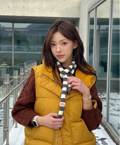 Vini（ヴィニ）の「バイカラー ストライプ ニットタイマフラー（マフラー・レディース・チャコールグレー/グリーン/レッド/ブラック・FREE）」の15枚目の写真