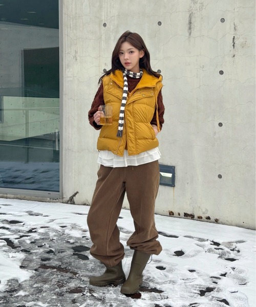 Vini（ヴィニ）の「バイカラー ストライプ ニットタイマフラー（マフラー・レディース・チャコールグレー/グリーン/レッド/ブラック・FREE）」の16枚目の写真