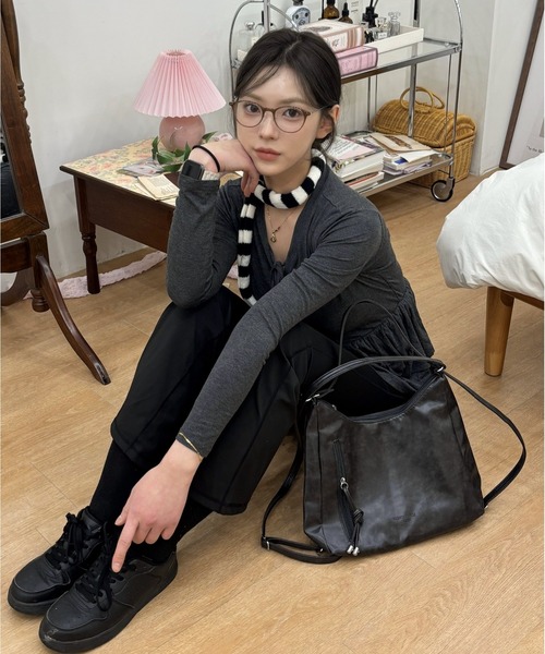 Vini（ヴィニ）の「バイカラー ストライプ ニットタイマフラー（マフラー・レディース・チャコールグレー/グリーン/レッド/ブラック・FREE）」の20枚目の写真