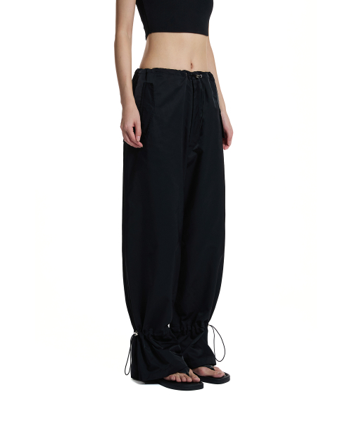 TRUNK PROJECT(トランクプロジェクト)の「ドローストリングアンクルパンツ_ブラック(その他パンツ・レディース・ブラック・SMALL)」の3枚目の写真