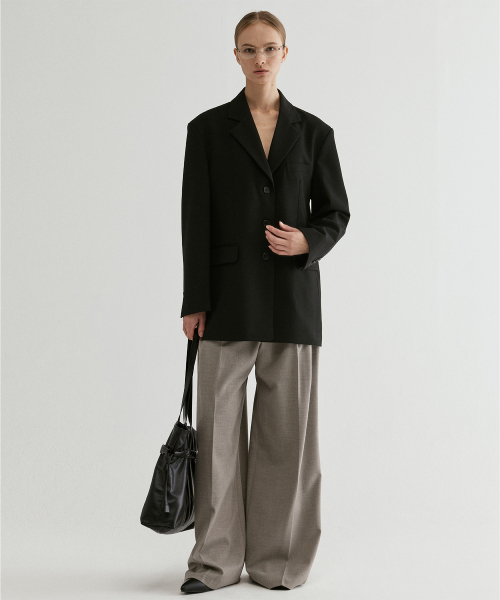 FROMWHERE(フロムウェア)の「Single Breasted Three-Button Jacket Black(テーラードジャケット・レディース・その他・FREE)」の2枚目の写真