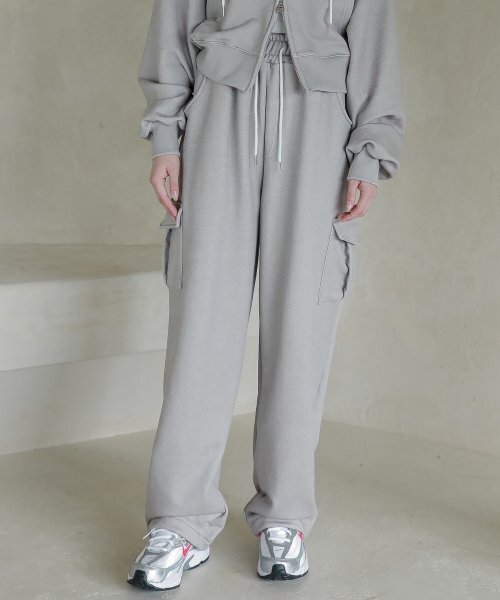 LossyPigment Patch Cargo Sweat Pants_gray