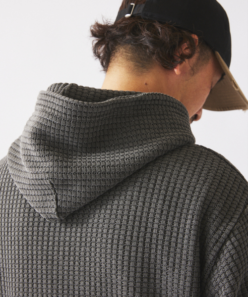 JOURNAL STANDARD relume（ジャーナルスタンダード　レリューム）の「ガーメントダイ ビッグワッフル パーカー（パーカー・メンズ・アイボリー/ライトグリーン/ブラックミックス・LARGE/MEDIUM）」の17枚目の写真