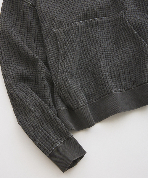 JOURNAL STANDARD relume（ジャーナルスタンダード　レリューム）の「ガーメントダイ ビッグワッフル パーカー（パーカー・メンズ・アイボリー/ライトグリーン/ブラックミックス・LARGE/MEDIUM）」の19枚目の写真