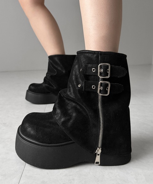 me+em select(ミームセレクト)の「【 2color 】ベルテッドヴィンテージ厚底カバーショートブーツ /belted vintage platform cover short boots(ブーツ・レディース・ブラック/ブラウン・38/39/37)」の2枚目の写真