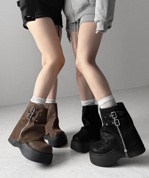 me+em select(ミームセレクト)の「【 2color 】ベルテッドヴィンテージ厚底カバーショートブーツ /belted vintage platform cover short boots(ブーツ・レディース・ブラック/ブラウン・38/39/37)」の3枚目の写真