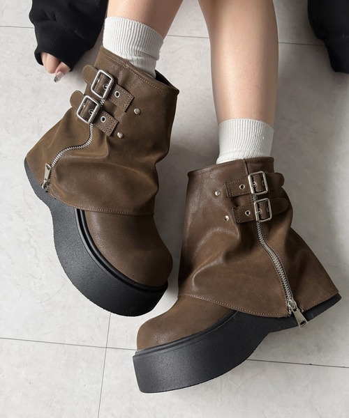 me+em select(ミームセレクト)の「【 2color 】ベルテッドヴィンテージ厚底カバーショートブーツ /belted vintage platform cover short boots(ブーツ・レディース・ブラック/ブラウン・38/39/37)」の11枚目の写真