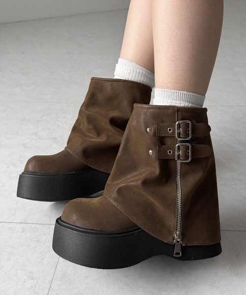 me+em select(ミームセレクト)の「【 2color 】ベルテッドヴィンテージ厚底カバーショートブーツ /belted vintage platform cover short boots(ブーツ・レディース・ブラック/ブラウン・38/39/37)」の12枚目の写真