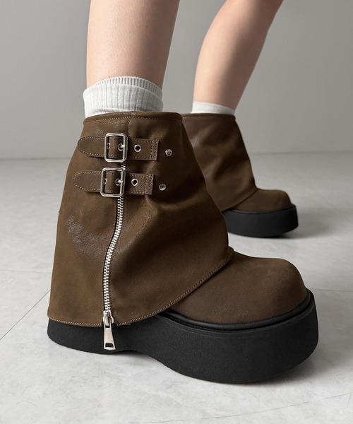 me+em select(ミームセレクト)の「【 2color 】ベルテッドヴィンテージ厚底カバーショートブーツ /belted vintage platform cover short boots(ブーツ・レディース・ブラック/ブラウン・38/39/37)」の13枚目の写真