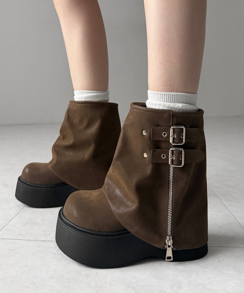 me+em select(ミームセレクト)の「【 2color 】ベルテッドヴィンテージ厚底カバーショートブーツ /belted vintage platform cover short boots(ブーツ・レディース・ブラック/ブラウン・38/39/37)」の14枚目の写真