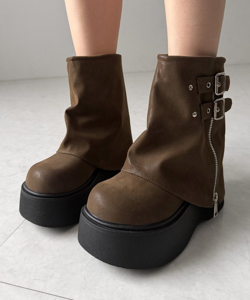me+em select(ミームセレクト)の「【 2color 】ベルテッドヴィンテージ厚底カバーショートブーツ /belted vintage platform cover short boots(ブーツ・レディース・ブラック/ブラウン・38/39/37)」の19枚目の写真
