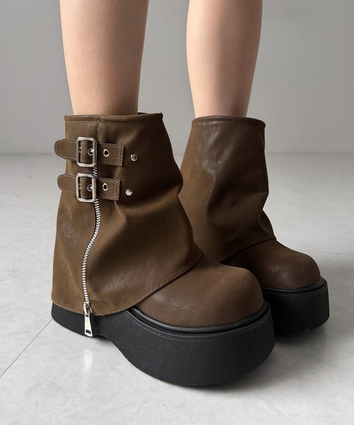me+em select(ミームセレクト)の「【 2color 】ベルテッドヴィンテージ厚底カバーショートブーツ /belted vintage platform cover short boots(ブーツ・レディース・ブラック/ブラウン・38/39/37)」の20枚目の写真