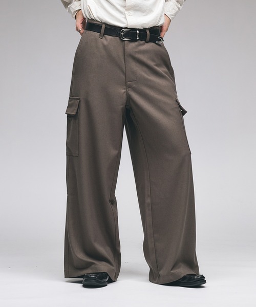 Adoon plain(アドーンプレーン)の「Wide-Leg Cargo Slacks / ワイドカーゴスラックス(スラックス・メンズ・ブラック/ブラウン・SMALL/MEDIUM/LARGE)」の2枚目の写真