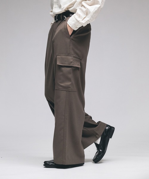 Adoon plain(アドーンプレーン)の「Wide-Leg Cargo Slacks / ワイドカーゴスラックス(スラックス・メンズ・ブラック/ブラウン・SMALL/MEDIUM/LARGE)」の6枚目の写真