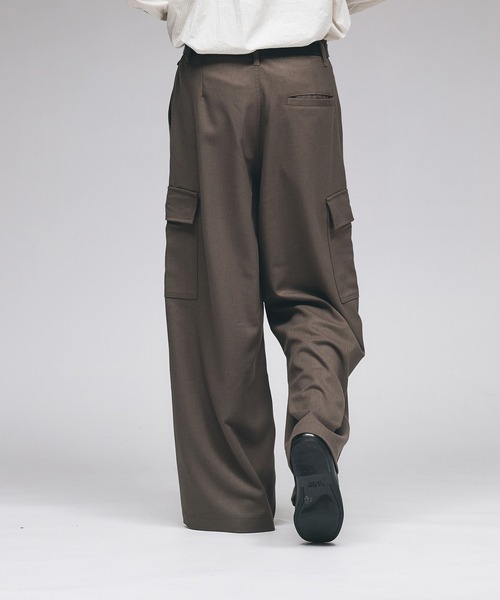 Adoon plain(アドーンプレーン)の「Wide-Leg Cargo Slacks / ワイドカーゴスラックス(スラックス・メンズ・ブラック/ブラウン・SMALL/MEDIUM/LARGE)」の9枚目の写真