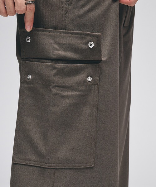 Adoon plain(アドーンプレーン)の「Wide-Leg Cargo Slacks / ワイドカーゴスラックス(スラックス・メンズ・ブラック/ブラウン・SMALL/MEDIUM/LARGE)」の13枚目の写真