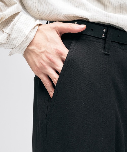 Adoon plain(アドーンプレーン)の「Wide-Leg Cargo Slacks / ワイドカーゴスラックス(スラックス・メンズ・ブラック/ブラウン・SMALL/MEDIUM/LARGE)」の20枚目の写真