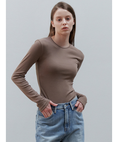 GNGB(ジーエンジービー)の「Uネックウィーブロングスリーブ_Brown(Tシャツ/カットソー・レディース・その他・FREE)」の1枚目の写真