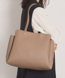 ITS'DEMO（イッツデモ）の「＜楽もち＞軽量PU三層A4トート（トートバッグ）」