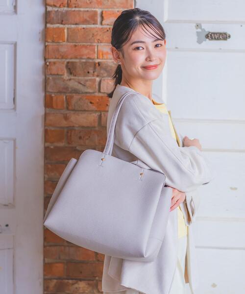 ITS'DEMO（イッツデモ）の「＜楽もち＞軽量PU三層A4トート（トートバッグ・レディース・ライトグレー/ブラウン系/ブラック・00）」の11枚目の写真