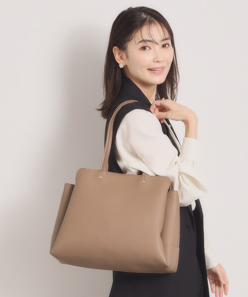 ITS'DEMO（イッツデモ）の「＜楽もち＞軽量PU三層A4トート（トートバッグ・レディース・ライトグレー/ブラウン系/ブラック・00）」の17枚目の写真