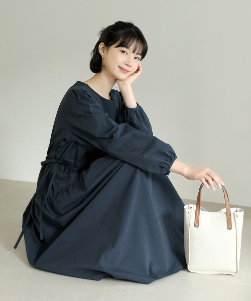 BBAEBBAE(ペッペ)の「パフスリーブストリング調整ロングワンピース(ワンピース・レディース・ホワイト/ネイビー・FREE)」の4枚目の写真