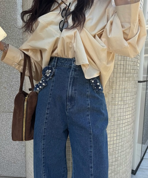 WILLFULLY(ウィルフリー)の「hem adjust center seam broach denim PT(デニムパンツ・レディース・ブルー/ライトブルー・M/S)」の7枚目の写真
