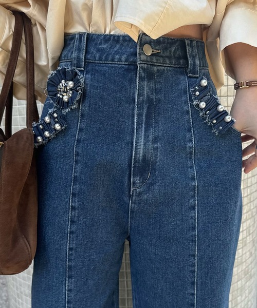 WILLFULLY(ウィルフリー)の「hem adjust center seam broach denim PT(デニムパンツ・レディース・ブルー/ライトブルー・M/S)」の8枚目の写真