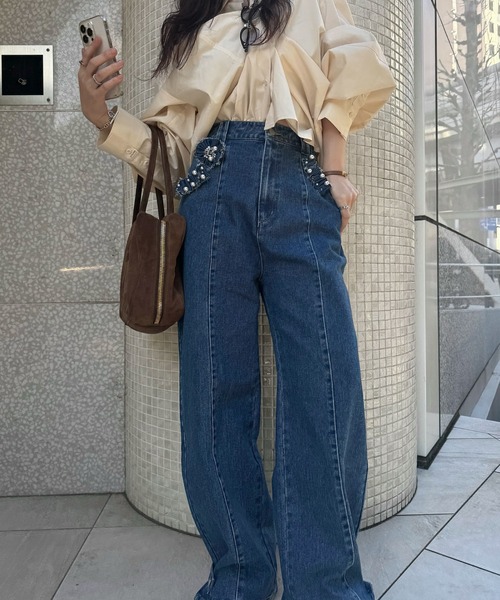WILLFULLY(ウィルフリー)の「hem adjust center seam broach denim PT(デニムパンツ・レディース・ブルー/ライトブルー・M/S)」の11枚目の写真
