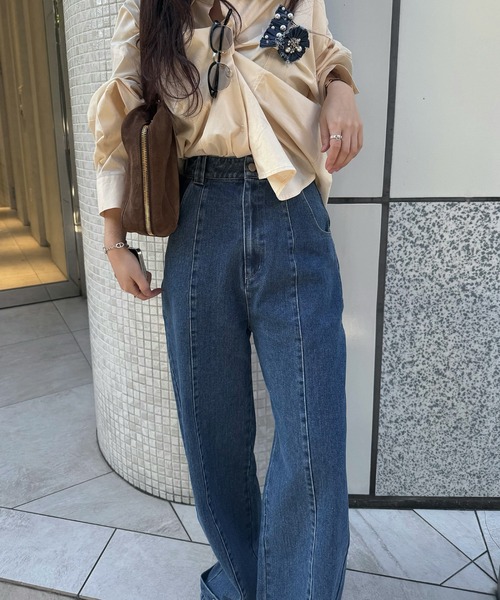 WILLFULLY(ウィルフリー)の「hem adjust center seam broach denim PT(デニムパンツ・レディース・ブルー/ライトブルー・M/S)」の12枚目の写真