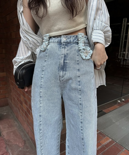 WILLFULLY(ウィルフリー)の「hem adjust center seam broach denim PT(デニムパンツ・レディース・ブルー/ライトブルー・M/S)」の16枚目の写真
