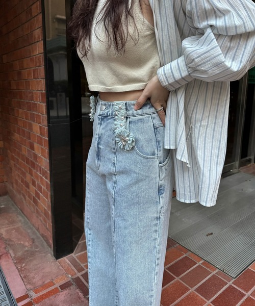 WILLFULLY(ウィルフリー)の「hem adjust center seam broach denim PT(デニムパンツ・レディース・ブルー/ライトブルー・M/S)」の19枚目の写真