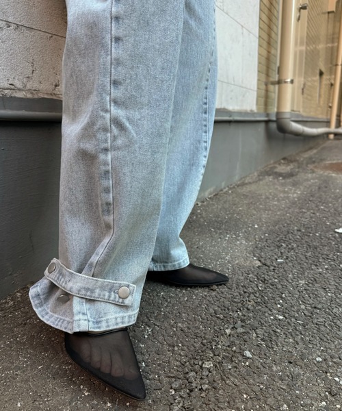 WILLFULLY(ウィルフリー)の「hem adjust center seam broach denim PT(デニムパンツ・レディース・ブルー/ライトブルー・M/S)」の3枚目の写真