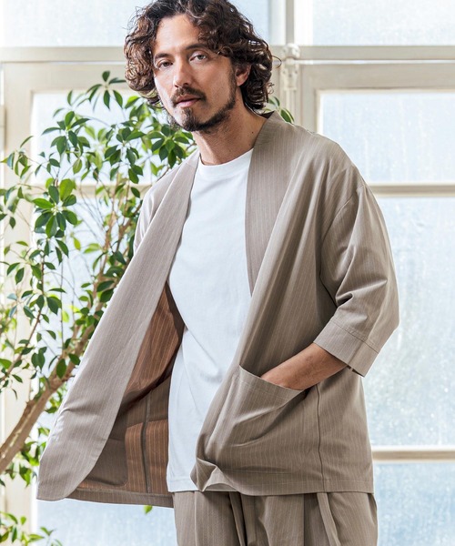 Magine（マージン）の「mj11379- Pinstripe TR Stretch Lapel Less Relax Fit Seven Sleeve Jacket 7分袖ラペルレスジャケット(MGN-261-006)（ノーカラージャケット・メンズ・ブラック/グレイッシュベージュ/ミックスグレー・48/46/44）」の3枚目の写真