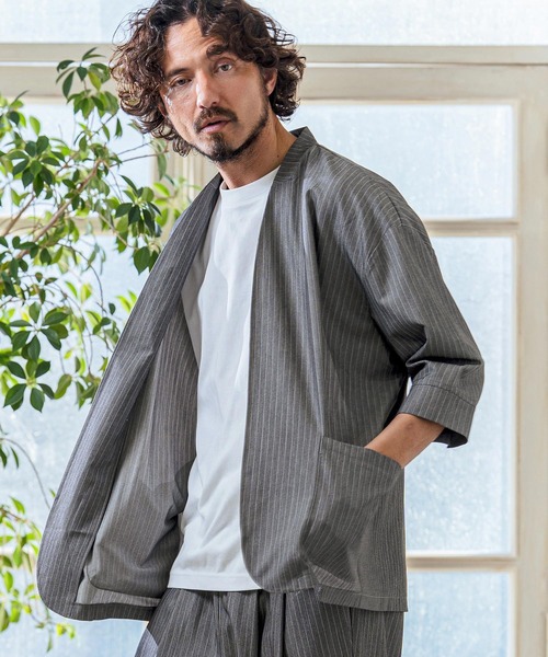 Magine（マージン）の「mj11379- Pinstripe TR Stretch Lapel Less Relax Fit Seven Sleeve Jacket 7分袖ラペルレスジャケット(MGN-261-006)（ノーカラージャケット・メンズ・ブラック/グレイッシュベージュ/ミックスグレー・48/46/44）」の4枚目の写真