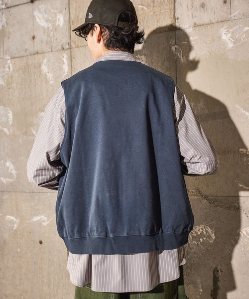 niko and...（ニコアンド）の「カレッジロゴリバーシブルベスト（ベスト・メンズ・ネイビー/グリーン/ブラック・MEDIUM/LARGE）」の12枚目の写真