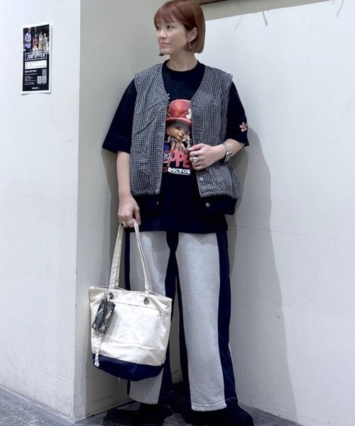 niko and...(ニコアンド)の「カレッジロゴリバーシブルベスト(ベスト・メンズ・ネイビー/グリーン/ブラック・MEDIUM/LARGE)」の9枚目の写真