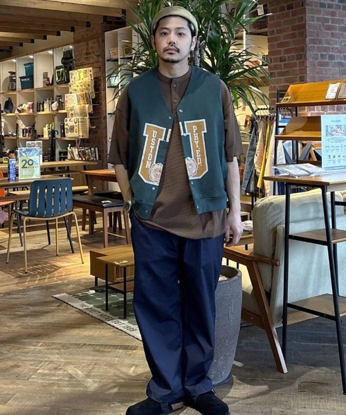 niko and...(ニコアンド)の「カレッジロゴリバーシブルベスト(ベスト・メンズ・ネイビー/グリーン/ブラック・MEDIUM/LARGE)」の13枚目の写真
