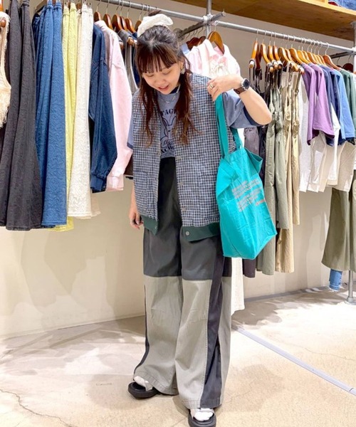 niko and...(ニコアンド)の「カレッジロゴリバーシブルベスト(ベスト・メンズ・ネイビー/グリーン/ブラック・MEDIUM/LARGE)」の14枚目の写真