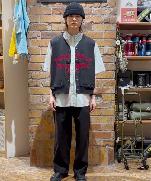 niko and...(ニコアンド)の「カレッジロゴリバーシブルベスト(ベスト・メンズ・ネイビー/グリーン/ブラック・MEDIUM/LARGE)」の4枚目の写真
