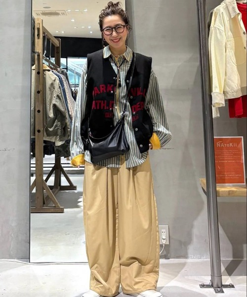 niko and...(ニコアンド)の「カレッジロゴリバーシブルベスト(ベスト・メンズ・ネイビー/グリーン/ブラック・MEDIUM/LARGE)」の5枚目の写真
